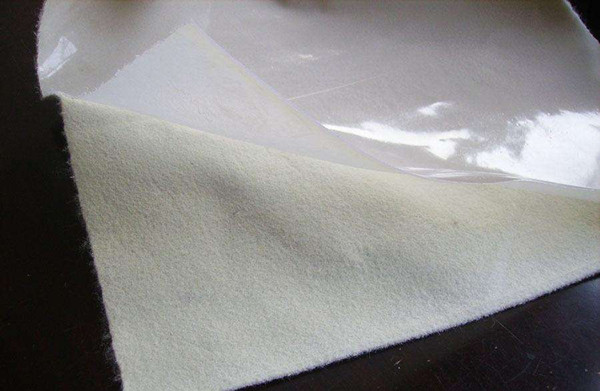 建設(shè)柔性水池復(fù)合土工膜拼接及注意事項(xiàng)